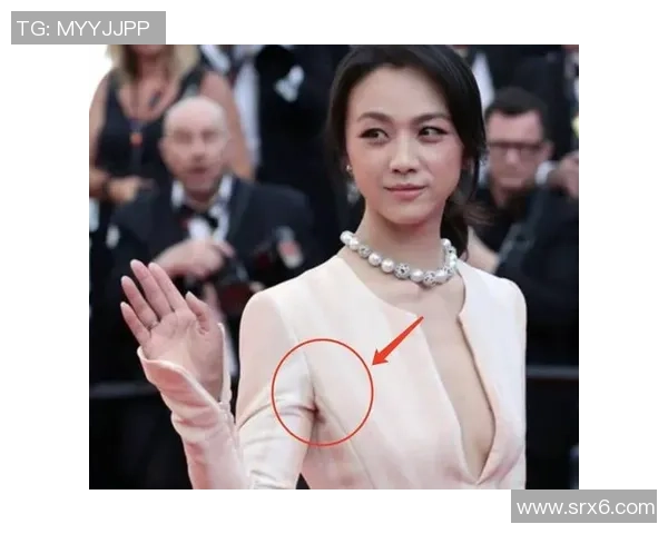 足球明星意外走光瞬间曝光引发热议网友热评不断